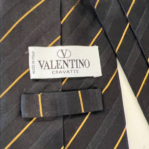 Valentino Cravatte tie 56 by4 black and gold - Picture 2 of 4